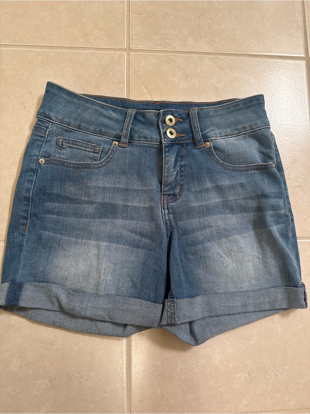 Signature Studio Women's Denim Shorts in Blue